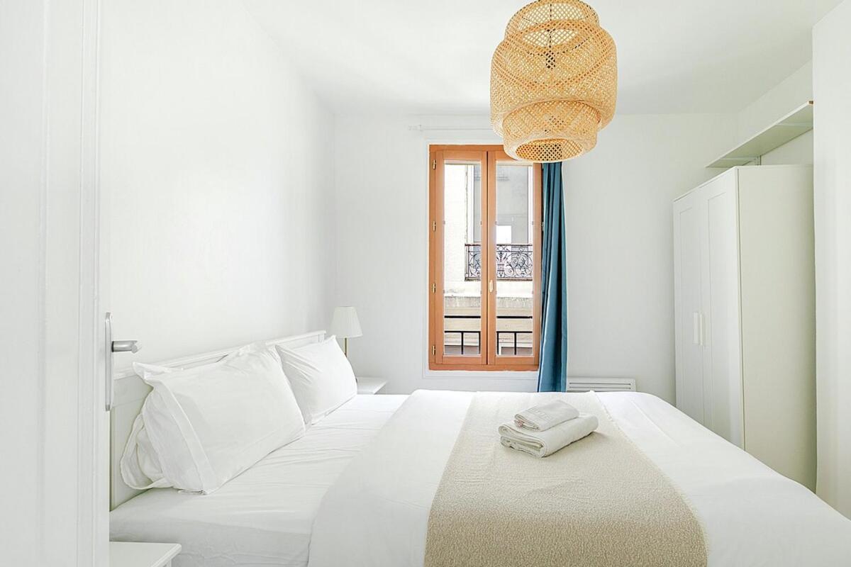 Nid Douillet Pour Deux Dans Le Des Artistes Apartment